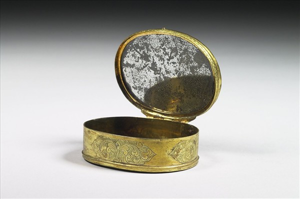 鎏金銅鑲瑪瑙鼻煙盒