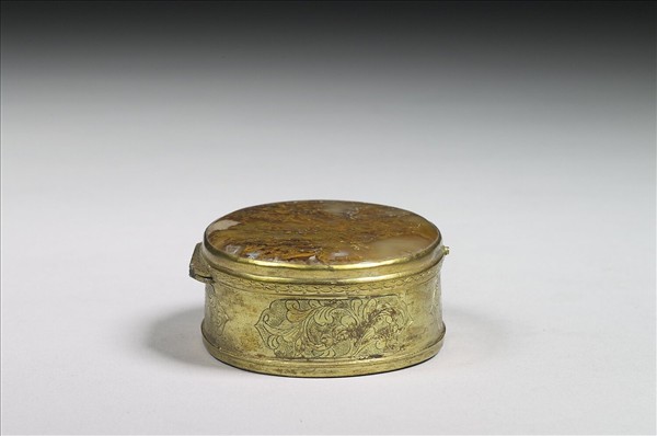 鎏金銅鑲瑪瑙鼻煙盒