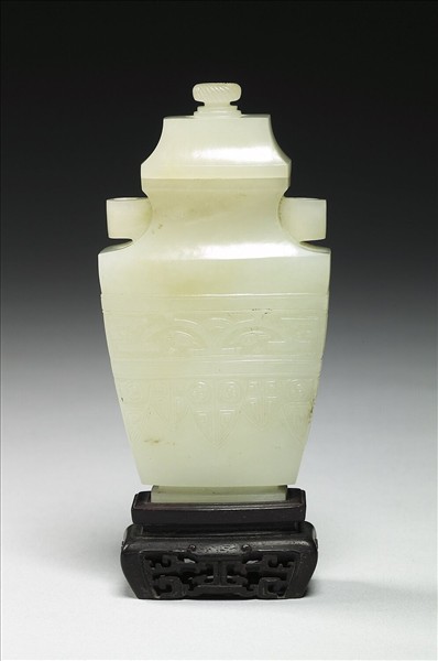 玉帶蓋貫耳瓶