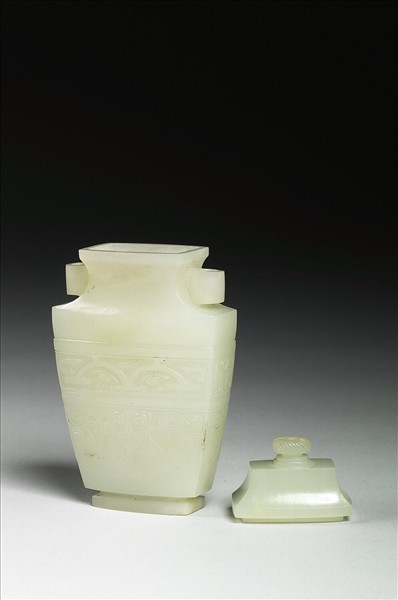 玉帶蓋貫耳瓶