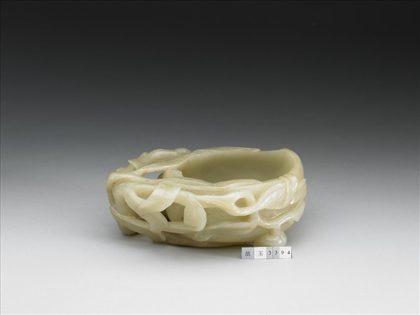 雕空桃式玉筆洗