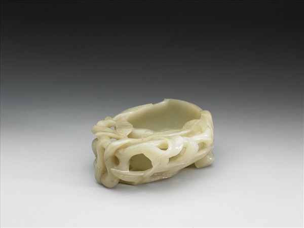 雕空桃式玉筆洗