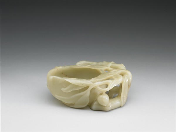 雕空桃式玉筆洗