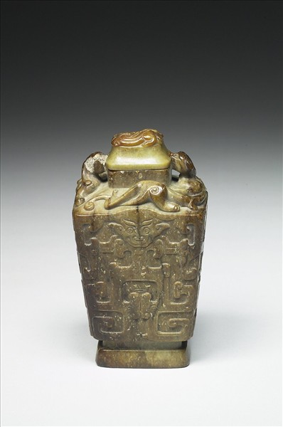 玉螭紋方瓶