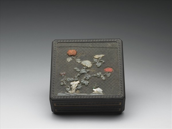 嵌玉花石紋木盒