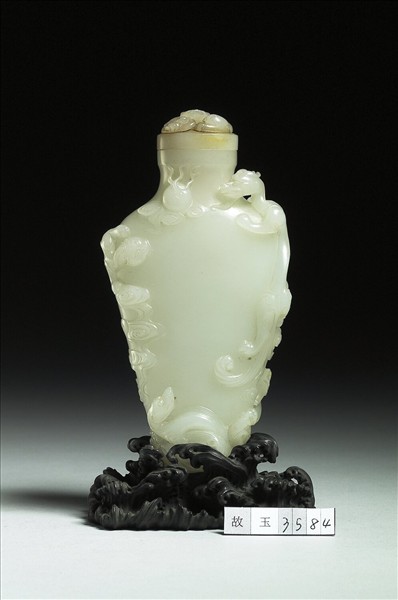玉螭紋蓋瓶
