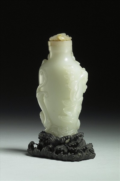 玉螭紋蓋瓶