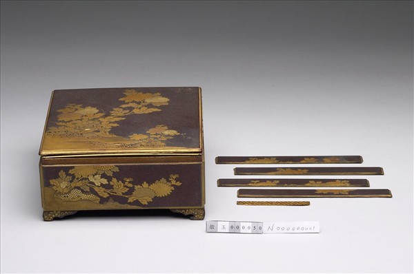 蒔繪菊石紋漆盒