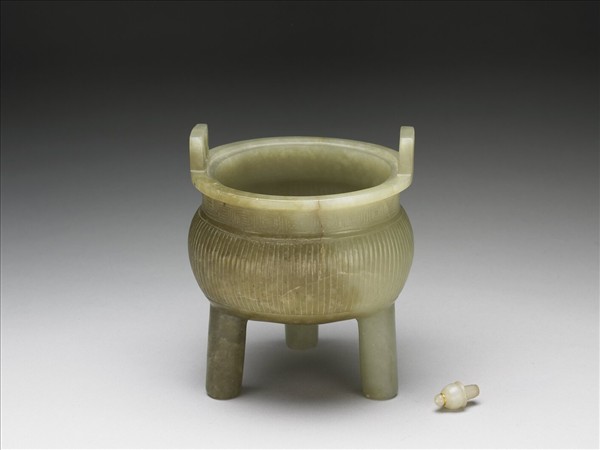 玉直稜紋鼎