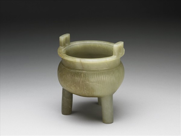 玉直稜紋鼎
