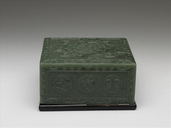 玉雕花乾卦方盒