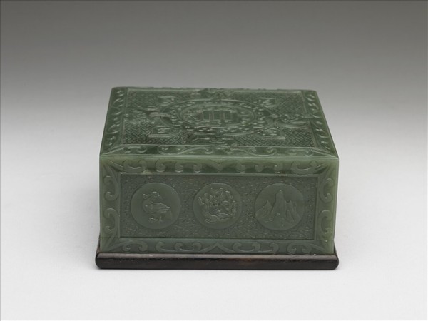 玉雕花乾卦方盒