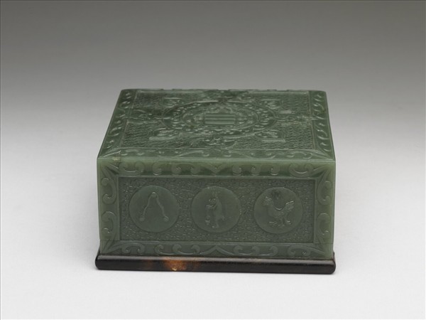 玉雕花乾卦方盒