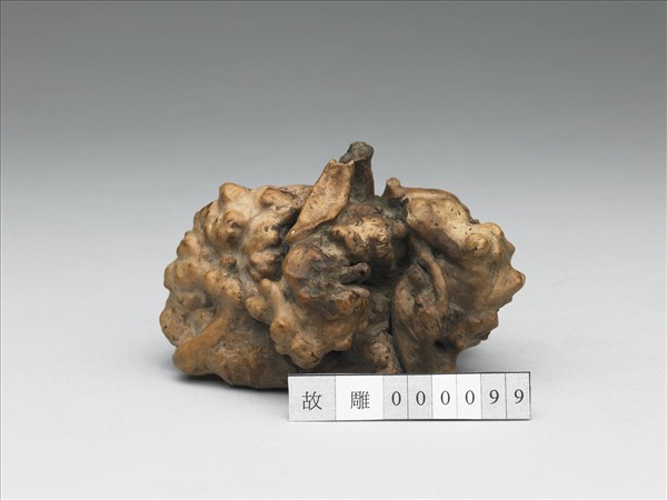 樹根雕瓜果形器