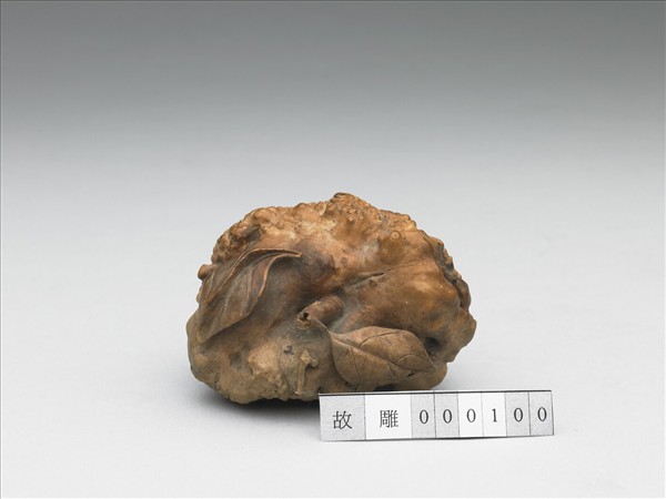 樹根雕瓜果形器