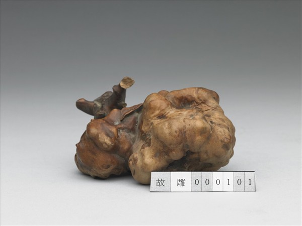 樹根雕瓜果形器