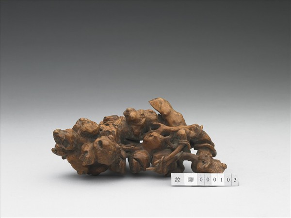 樹根雕瓜果形器