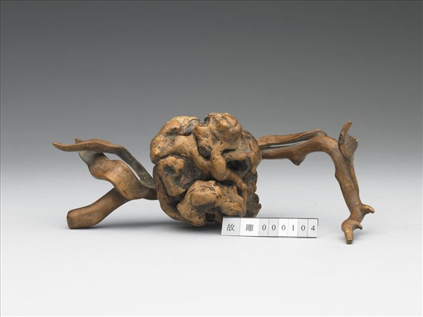 樹根雕瓜果形器