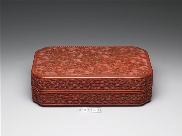 剔紅天馬紋長方盒