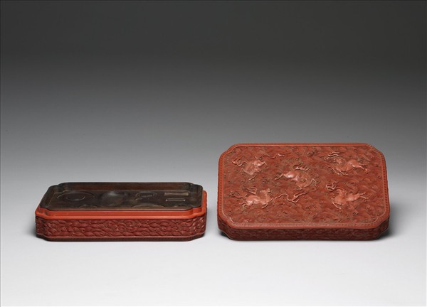 剔紅天馬紋長方盒