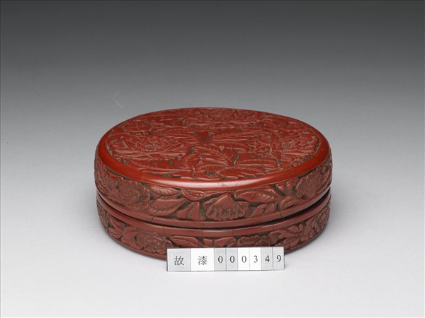 剔紅牡丹紋圓盒