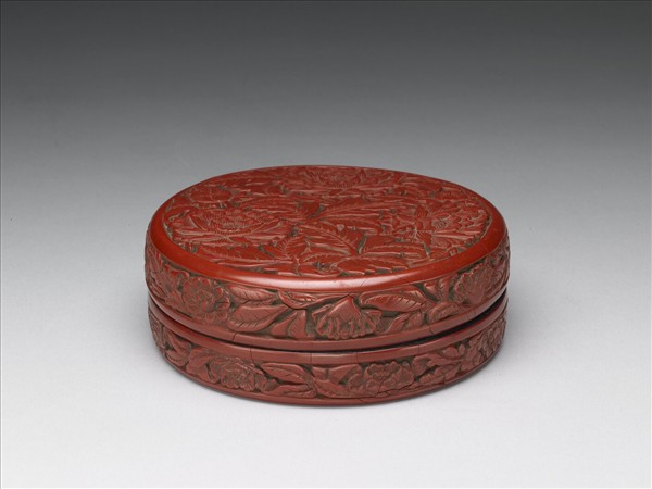 剔紅牡丹紋圓盒