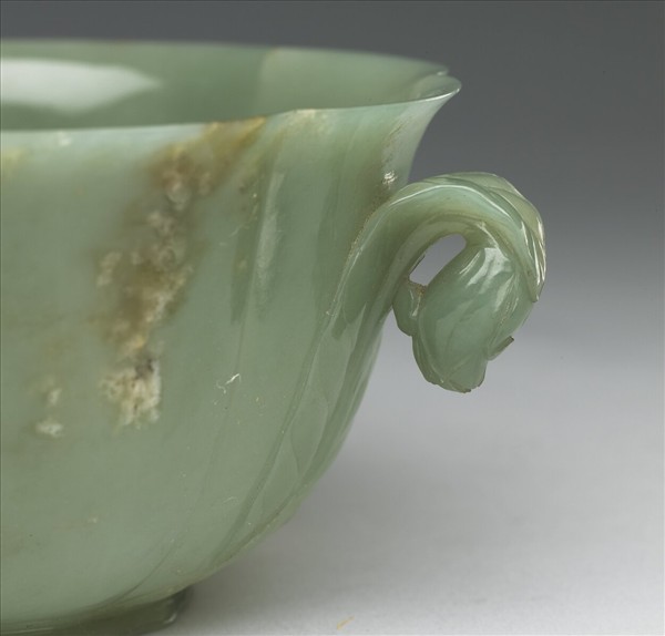 玉花口花蕾形雙柄碗