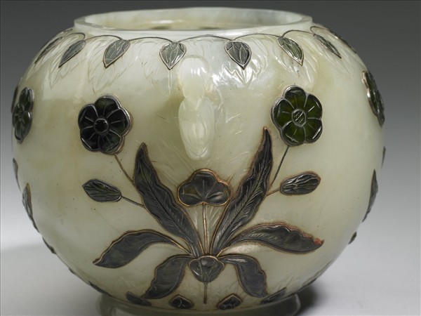 玉雙柄莨苕花卉紋罐