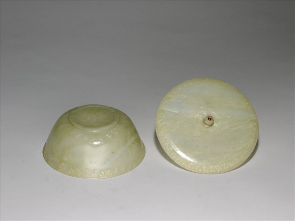 玉葉紋帶蓋圓碗