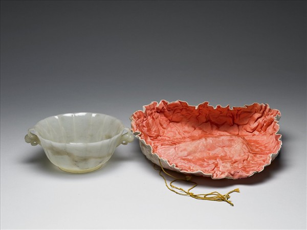 玉花口花蕾形雙柄碗