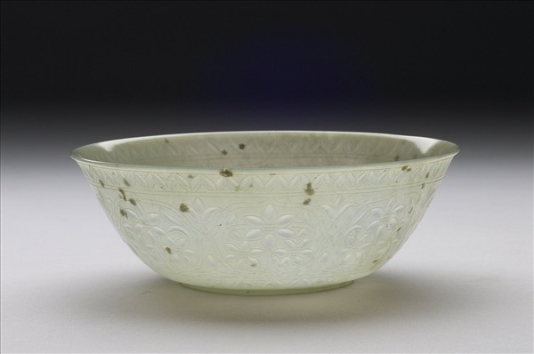 玉滿雕圓碗