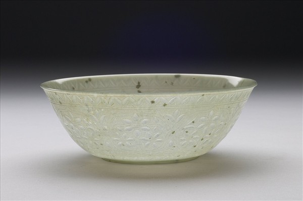 玉滿雕圓碗