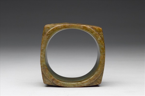 雕紋玉方鐲