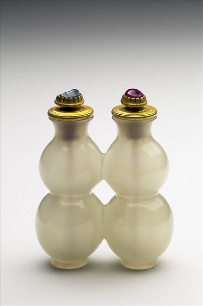 玉髓雙連葫蘆鼻煙壺