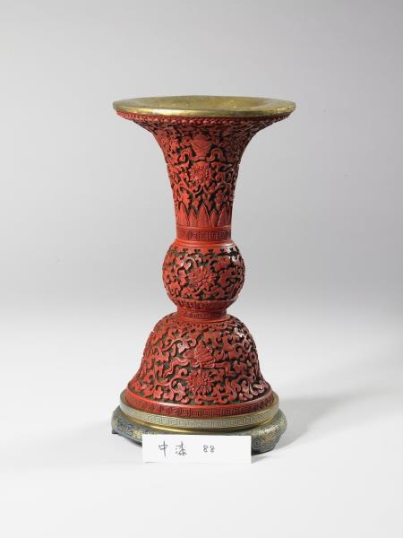剔紅八寶番蓮紋觚