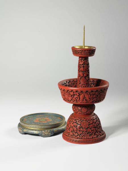 剔紅八寶番蓮紋燭台