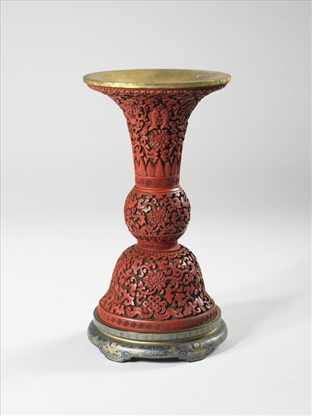 剔紅八寶番蓮觚