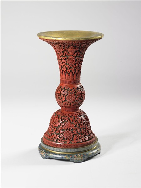 剔紅八寶番蓮觚