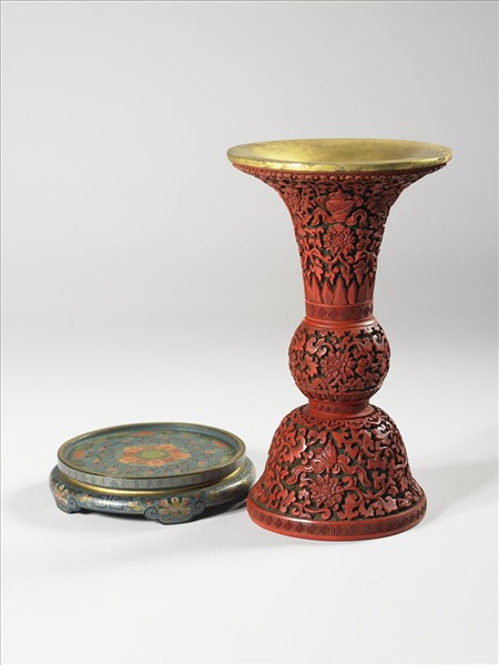 剔紅八寶番蓮觚