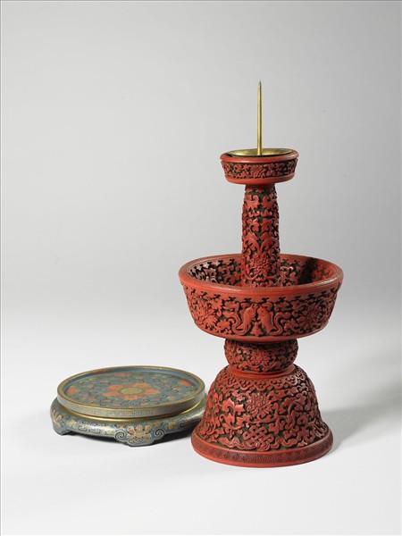 剔紅八寶番蓮燭台