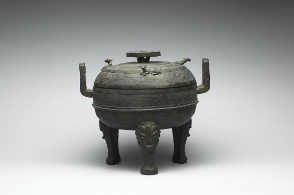 雲雷紋鼎