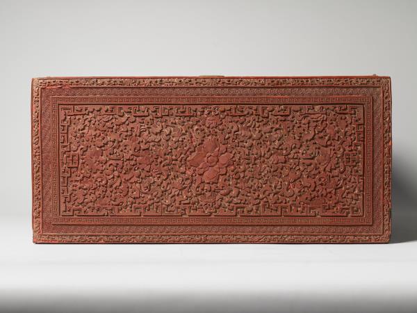 剔彩山水人物長方櫃