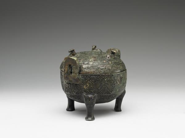 雲紋三犧鼎