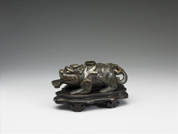 仿古金銀錯銅異獸硯滴