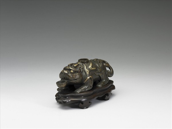 仿古金銀錯銅異獸硯滴