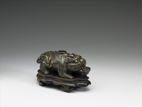 仿古金銀錯銅異獸硯滴