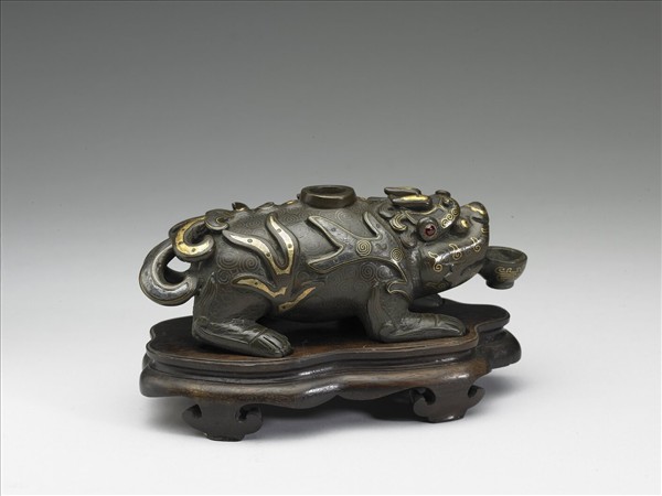 仿古金銀錯銅異獸硯滴