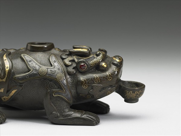 仿古金銀錯銅異獸硯滴