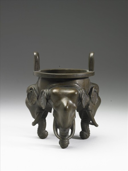 象首三足銅爐