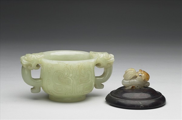 玉獸面紋簋形爐